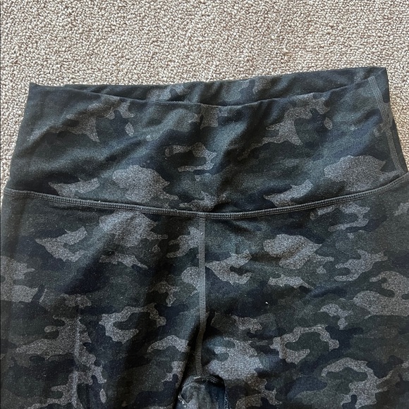 Fabletics Powerhold Camouflage Leggings size medium - Picture 5 of 6